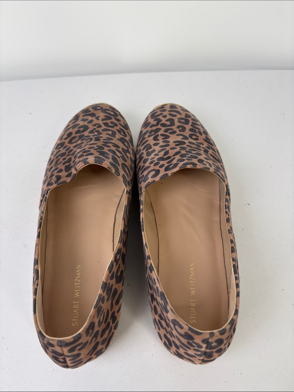 🕊️ Stuart Weitzman suede Leopard Print Espadrille Slip-Ons in Tan and Black - Picture 4 of 8